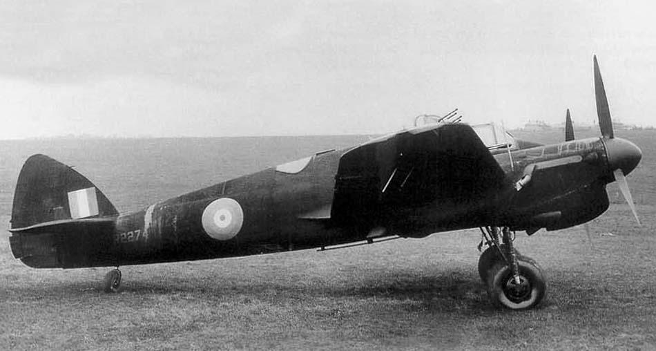 Bristol 156 Beaufighter V R2274 at Boscombe Down in May 1941 with 4-gun forward-mounted turret