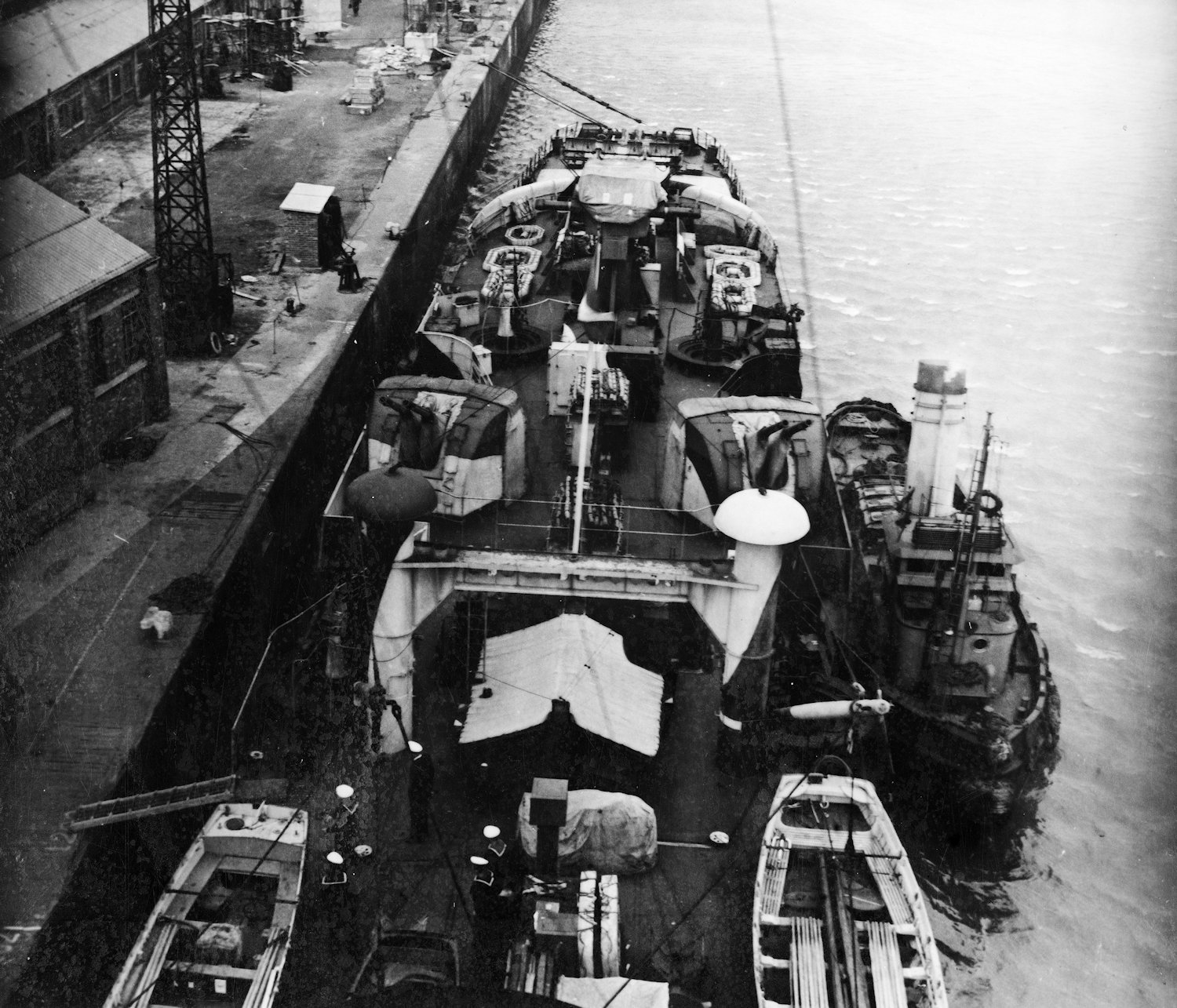 Revue] HMS Achilles, croiseur léger, 1939, 1/700, Flyhawk