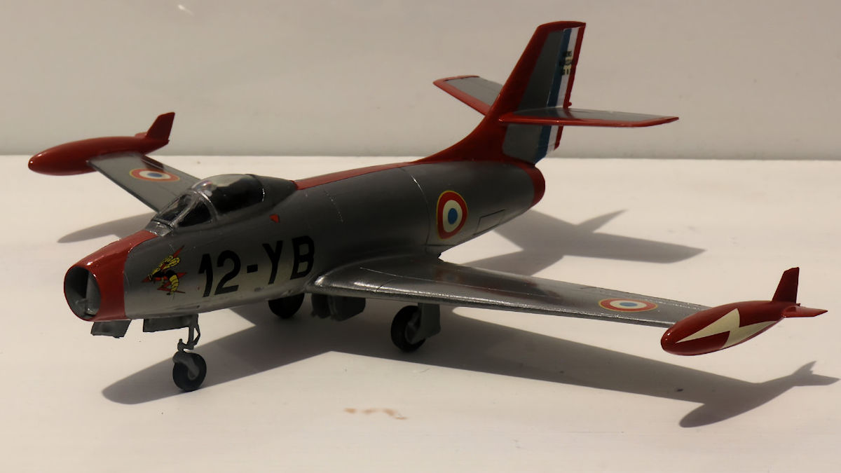 Dassault M.D.450 Ouragan 1:72 Scale model by Heller
