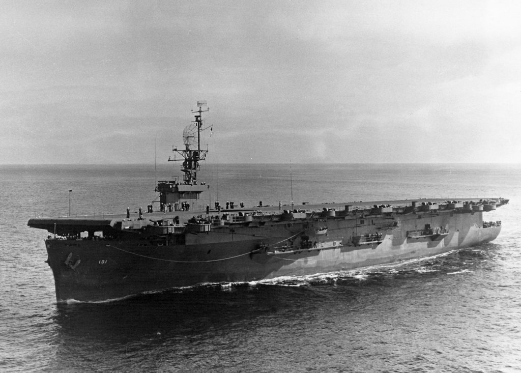 USS Matanikau (CVE-101) underway shortly after her commissioning, July 1944