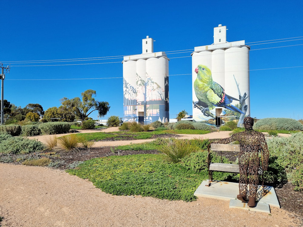 Waikerie silo art and Murray on his seat