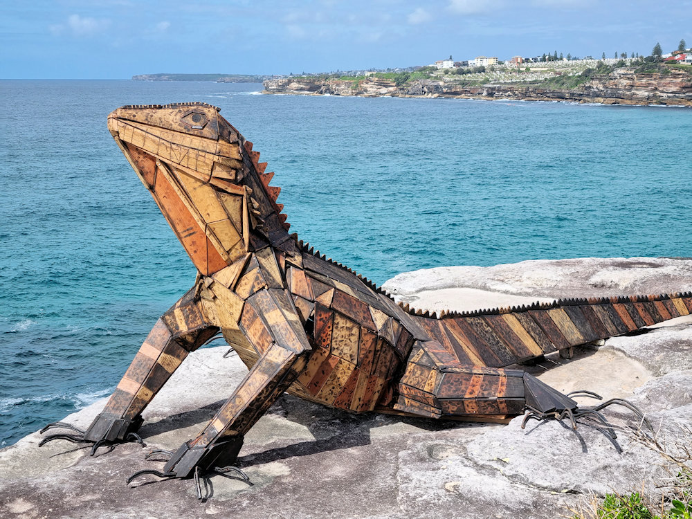 Rustle by Andrew Cullen. Bondi Sculptures By The Sea 2025