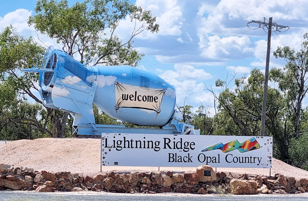 Lightning Ridge Sign